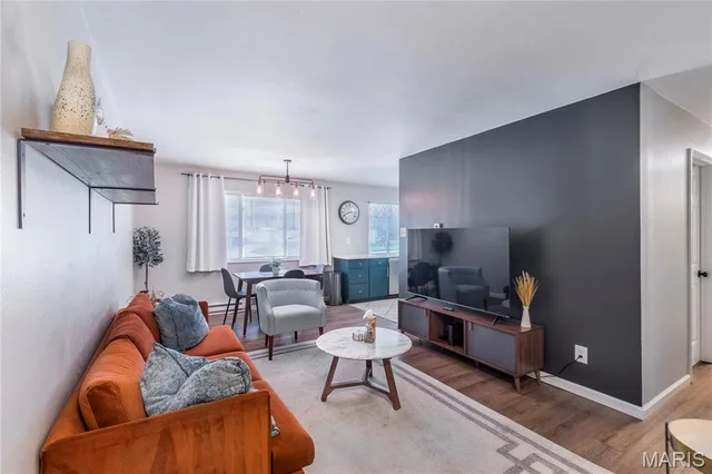 Primary bedroom — 9920 Bunker Hill Drive St Louis Missouri real estate
