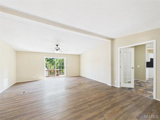 Living room — 18750 Highway 17 Crocker Missouri real estate