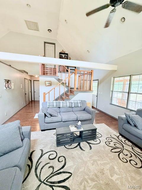Primary bedroom — 8083 Illinois Road Houston Missouri real estate