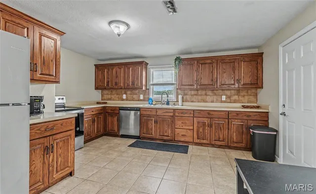 Primary bedroom — 209 Dyer Street Waynesville Missouri real estate