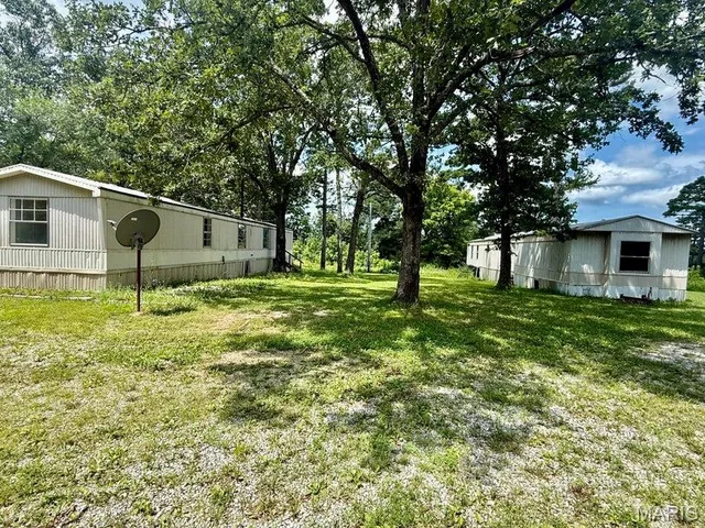 8905 Highway E, Houston MO