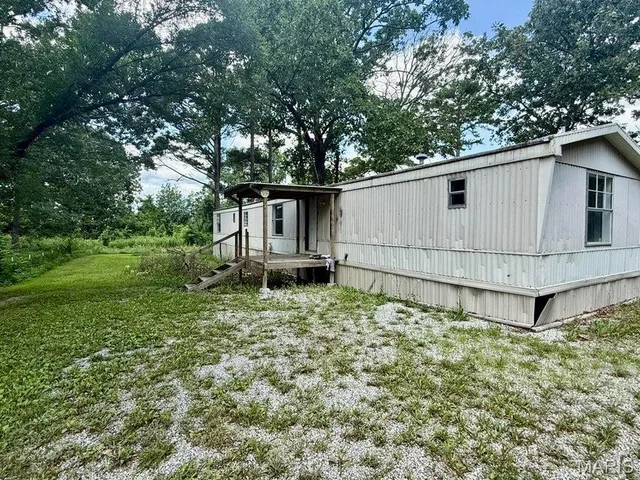 Front exterior — 8905 Highway E Houston Missouri real estate