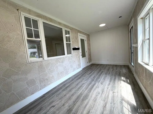 Living room — 907 W Chestnut Street Houston Missouri real estate