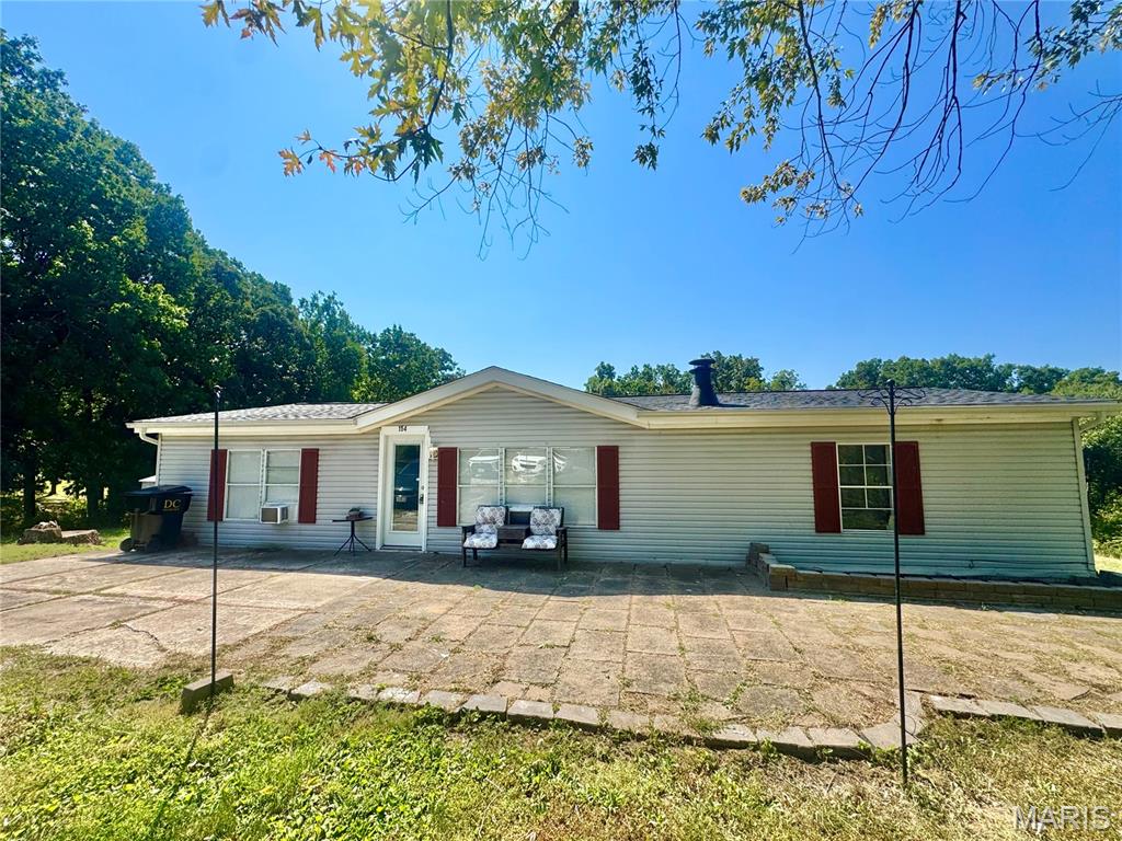 154 Country Drive Winfield Missouri 3 bedroom 2 bathroom home for sale listed at $165,000