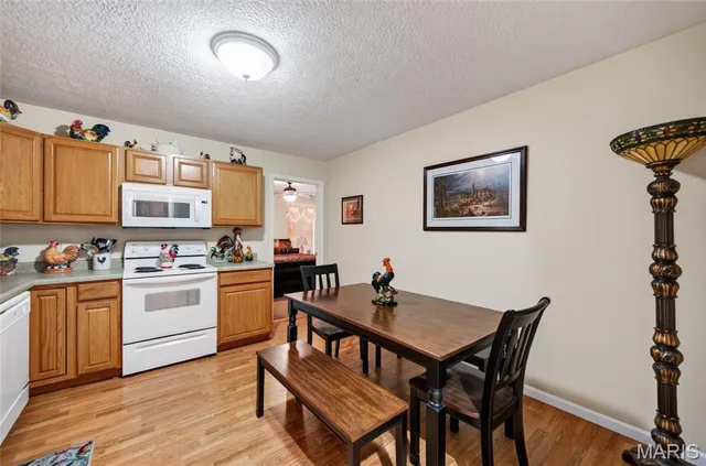 Primary bedroom — 301/303 10th Street Crocker Missouri real estate