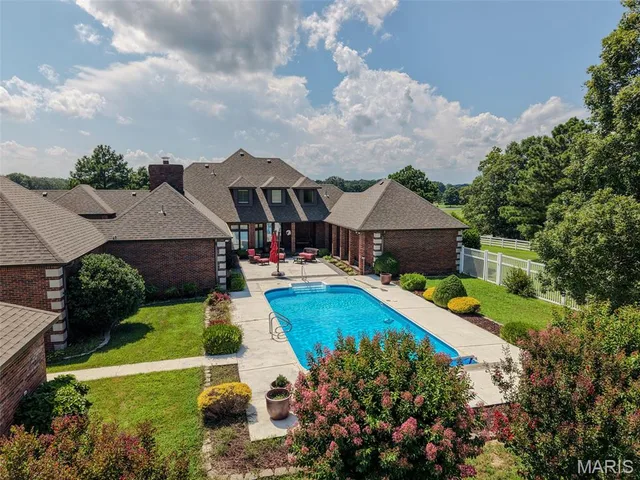 Primary bedroom — 654 County Road 490 Other Missouri real estate
