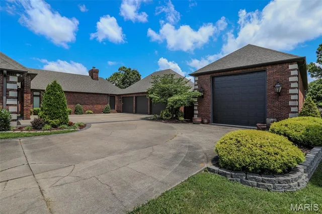 Primary bedroom — 654 County Road 490 Other Missouri real estate