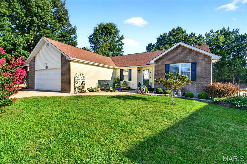 813 Oxford Drive Rolla Missouri 3 bedroom 2 bathroom home for sale listed at $275,000