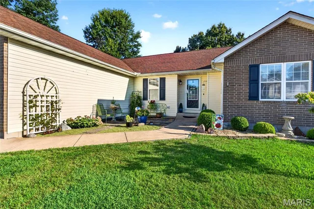 Front exterior — 813 Oxford Drive Rolla Missouri real estate