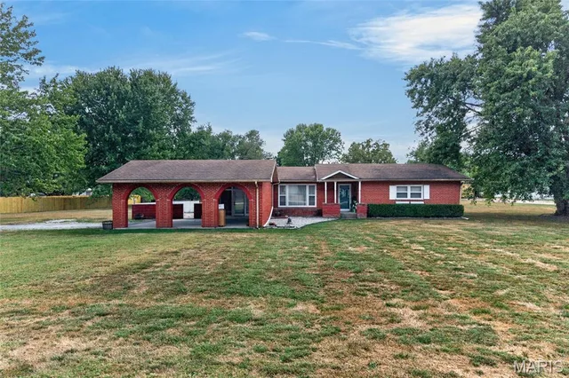 16897 Kneedler Street, Lebanon MO