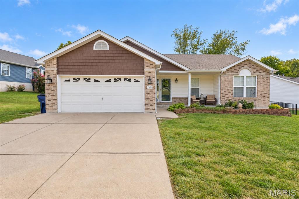 207 Gran Vista Festus Missouri 4 bedroom 3 bathroom home for sale listed at $349,900
