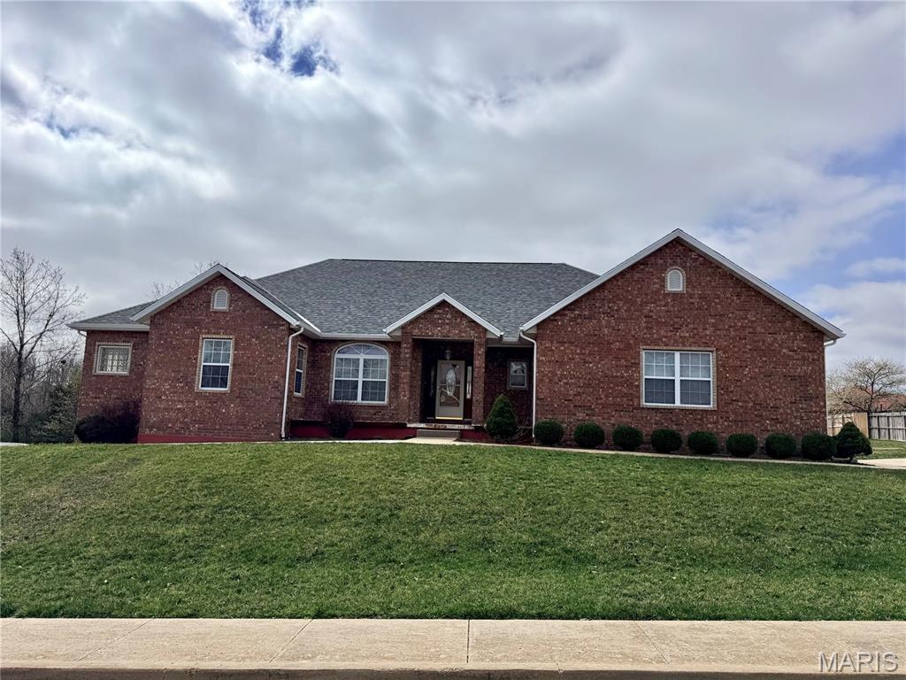 220 April Drive St Robert Missouri 4 bedroom 3 bathroom home for sale listed at $444,500
