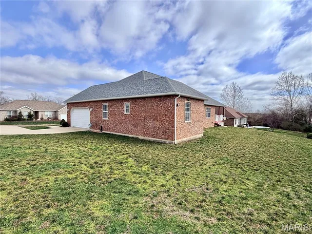 Front exterior — 220 April Drive St Robert Missouri real estate