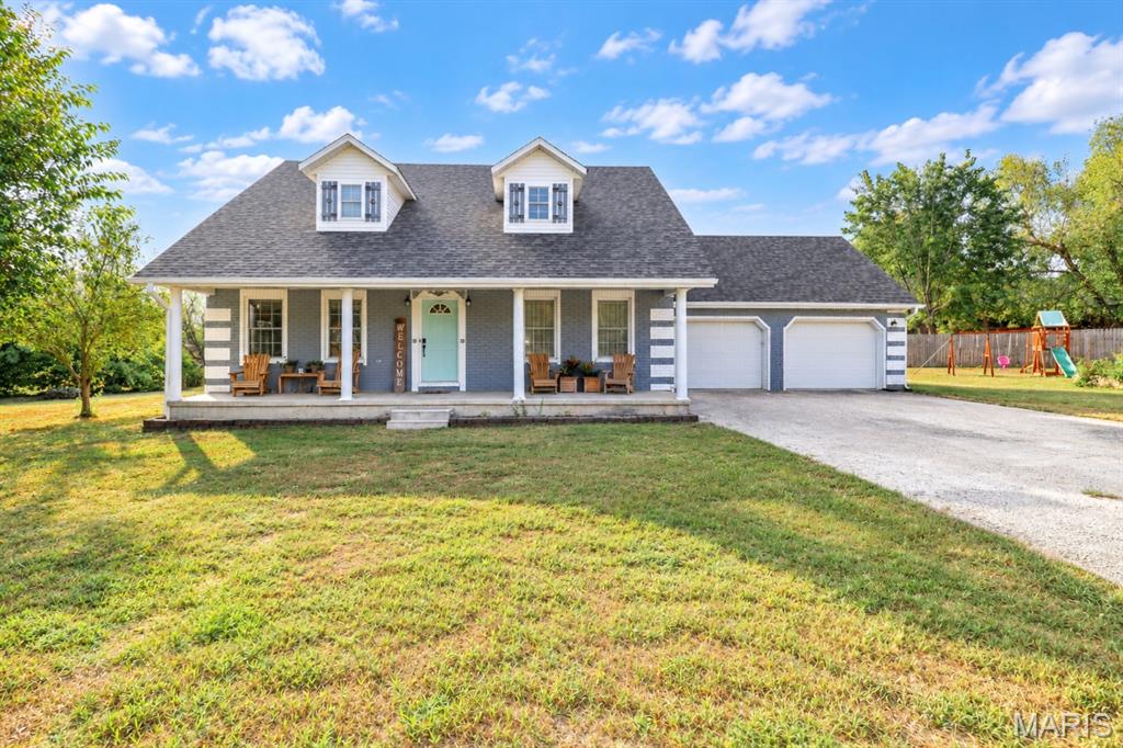 808 Carrie Circle Lebanon Missouri 4 bedroom 2 bathroom home for sale listed at $369,900
