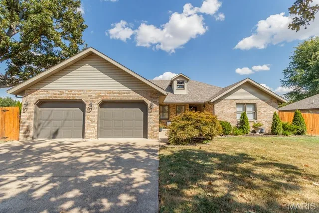 1830 CYPRESS Drive, Lebanon MO
