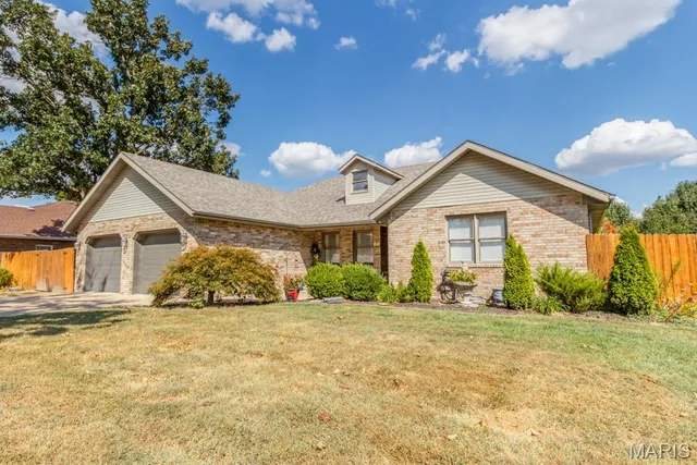Front exterior — 1830 CYPRESS Drive Lebanon Missouri real estate