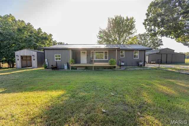21816 Highway C, Belle MO
