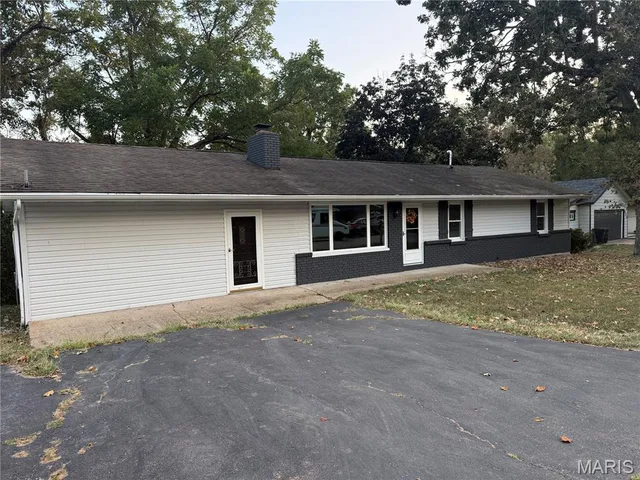 Front exterior — 608 Sunset Drive Waynesville Missouri real estate