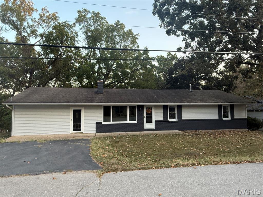 608 Sunset Drive Waynesville Missouri 5 bedroom 2 bathroom home for sale listed at $239,900
