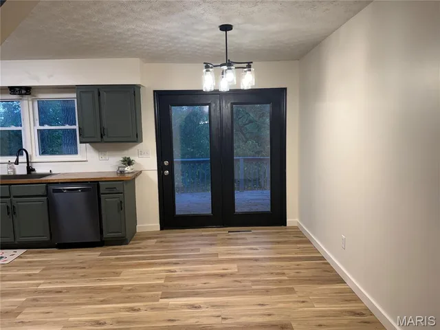Primary bedroom — 608 Sunset Drive Waynesville Missouri real estate