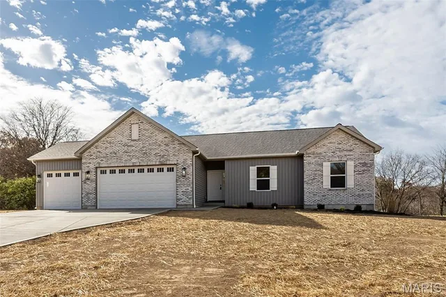 4 Oakview Court, Troy MO