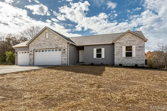 Primary bedroom — 4 Oakview Court Troy Missouri real estate