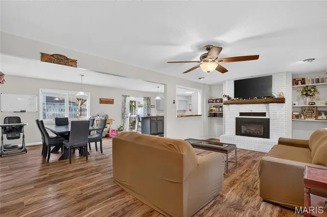 Living room — 906 Laurel Drive Rolla Missouri real estate