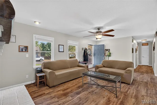 Primary bedroom — 906 Laurel Drive Rolla Missouri real estate