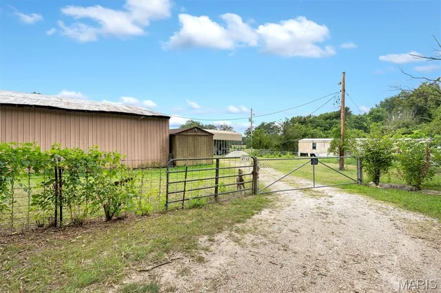 Primary bedroom — 6764 Brinley Road Dittmer Missouri real estate