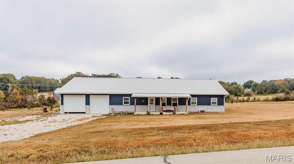 22950 Pin Oak Drive Lebanon Missouri 4 bedroom 3 bathroom home for sale listed at $374,900