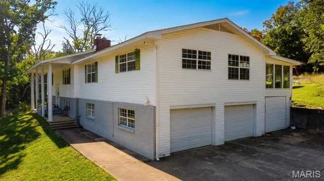 Primary bedroom — 11936 W State Highway 8 Potosi Missouri real estate