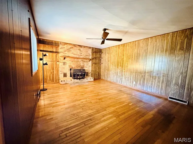 Living room — 3381 Highway M Poplar Bluff Missouri real estate