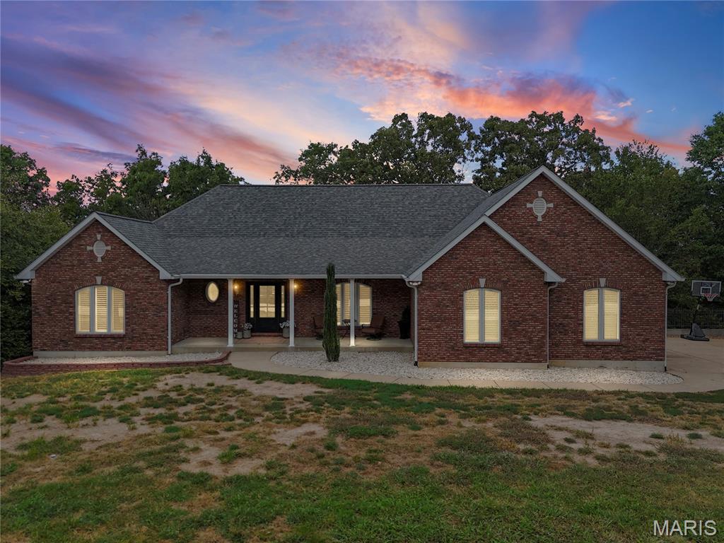 555 Kensington Place Festus Missouri 5 bedroom 4 bathroom home for sale listed at $799,000