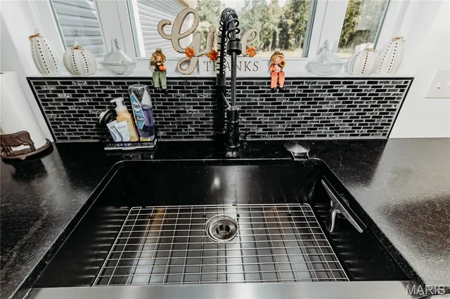 Kitchen — 25925 Springfield Road Waynesville Missouri real estate