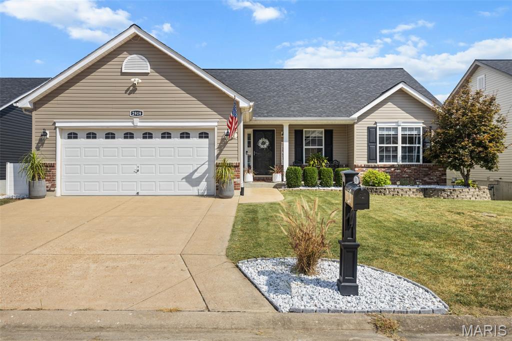 2919 Glaize Creek Drive Imperial Missouri 4 bedroom 3 bathroom home for sale listed at $374,000