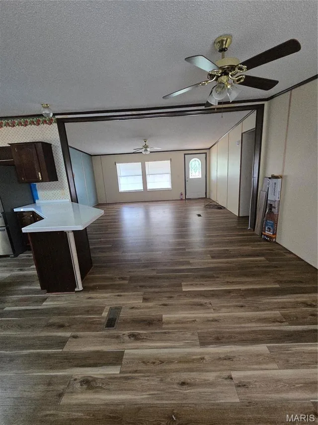 Living room — 7813 County Road 3850 Peace Valley Missouri real estate