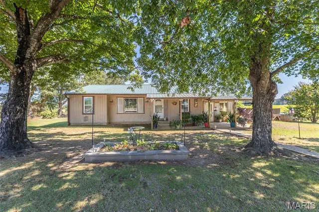 Front exterior — 1612 Ripley 142E-20 Doniphan Missouri real estate