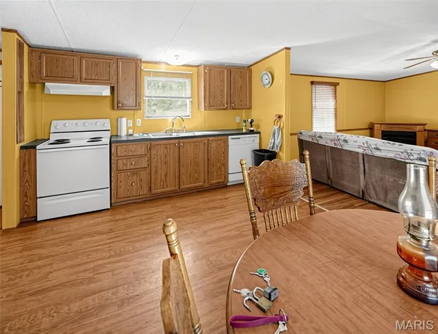 Living room — 1213 County Road 738 Belle Missouri real estate