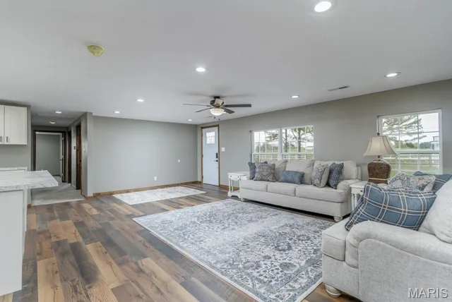 Primary bedroom — 24111 EVANSTON Road Lebanon Missouri real estate