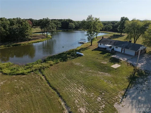 Front exterior — 186 S Hwy 19 New Florence Missouri real estate
