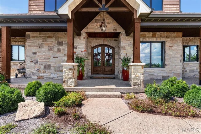 Front exterior — 13421 Oakvale Farm Road De Soto Missouri real estate