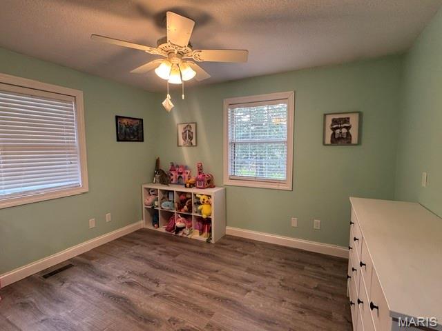 Living room — 7098 Highway T Poplar Bluff Missouri real estate