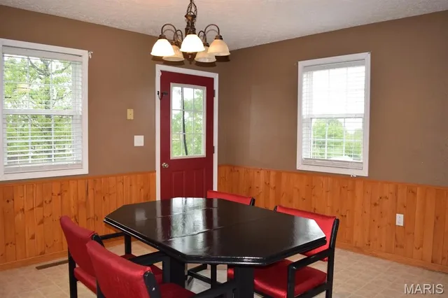 Primary bedroom — 15370 Top Drive St Robert Missouri real estate