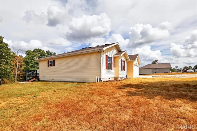 Primary bedroom — 13587 Grouse Lane Lebanon Missouri real estate