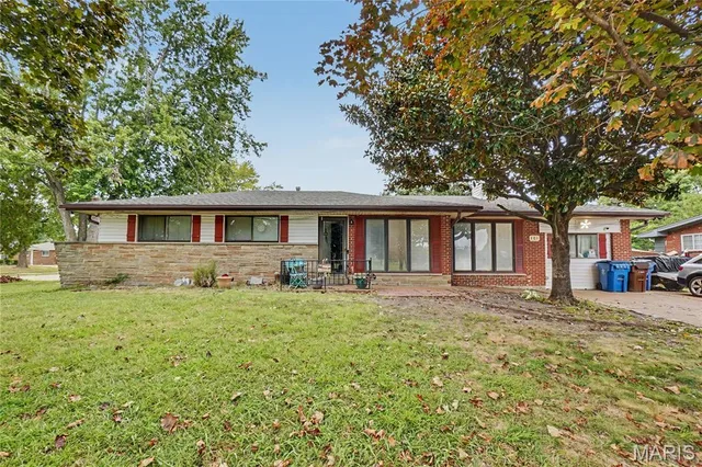 101 Sunset Drive, Hazelwood MO
