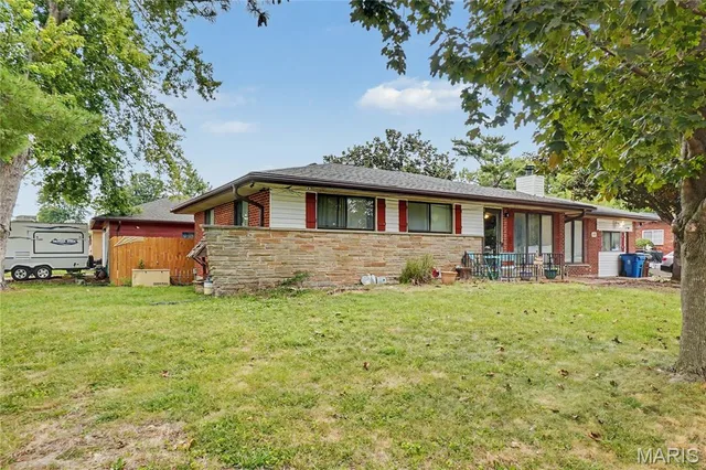 Front exterior — 101 Sunset Drive Hazelwood Missouri real estate