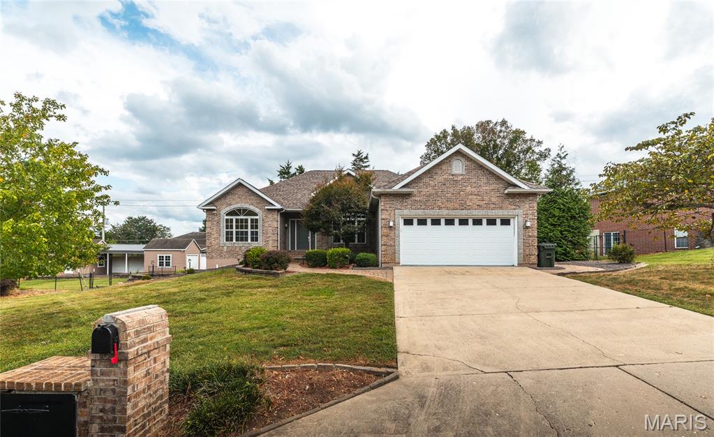 302 Sooter Lane Rolla Missouri 4 bedroom 3 bathroom home for sale listed at $479,900