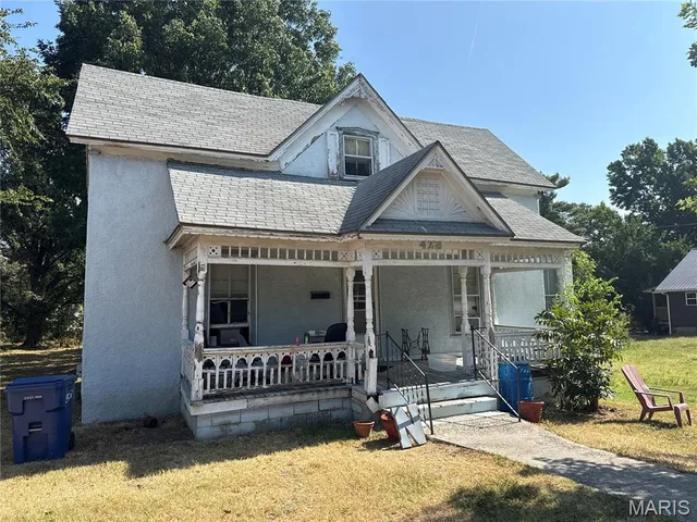 Front exterior — 428 S Washington Avenue Lebanon Missouri real estate