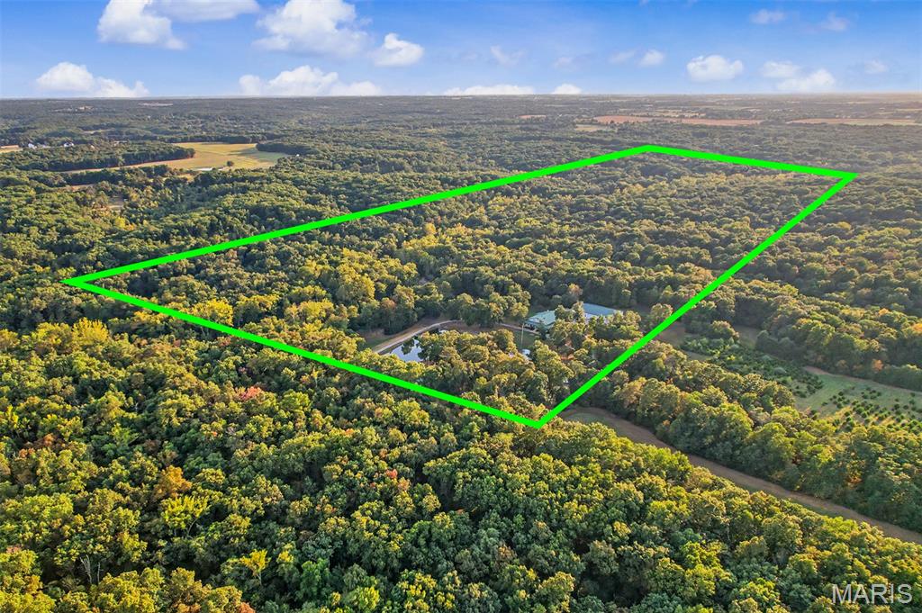 20054 Shady Tree Lane Warrenton Missouri home for sale listed at $1,950,000