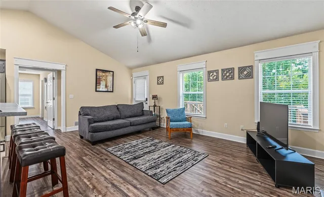 Primary bedroom — 109 Ridgeview Drive St Robert Missouri real estate